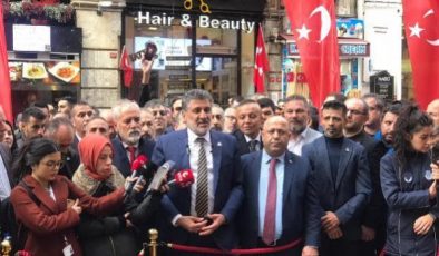 Milli Yol Partisi Genel Başkanı Çayır, Taksim’de patlamanın olduğu yere karanfil bıraktı
