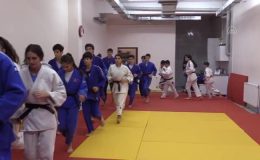 Okullarındaki yetenek taramasında seçildikleri judo ve kuraşta başarıya odaklandılar