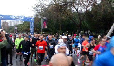 Winter Run İstanbul’da yarışmacılar deprem bölgesine yardım için koştu