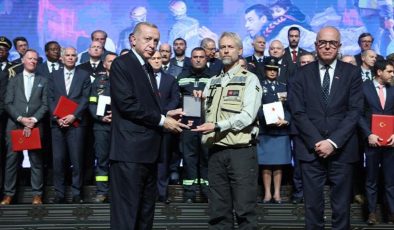 Cumhurbaşkanı Erdoğan, depremin kahramanlarını unutmadı: 55 bin kişiye madalya vereceğiz