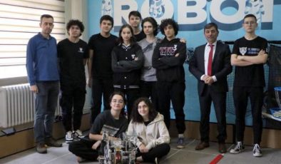 Tekirdağlı lise öğrencileri, ürettikleri robotla ABD’de Türkiye’yi temsil edecek
